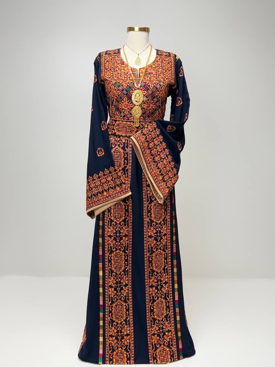 Thobe Aroq Al-Onsa Heritage Dress