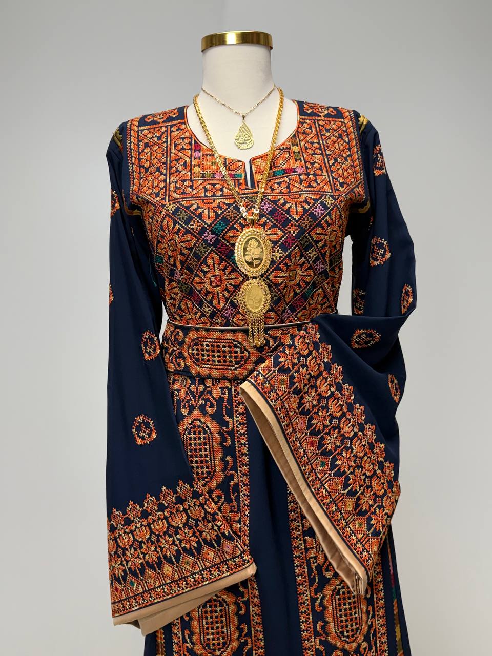 Thobe Aroq Al-Onsa Heritage Dress