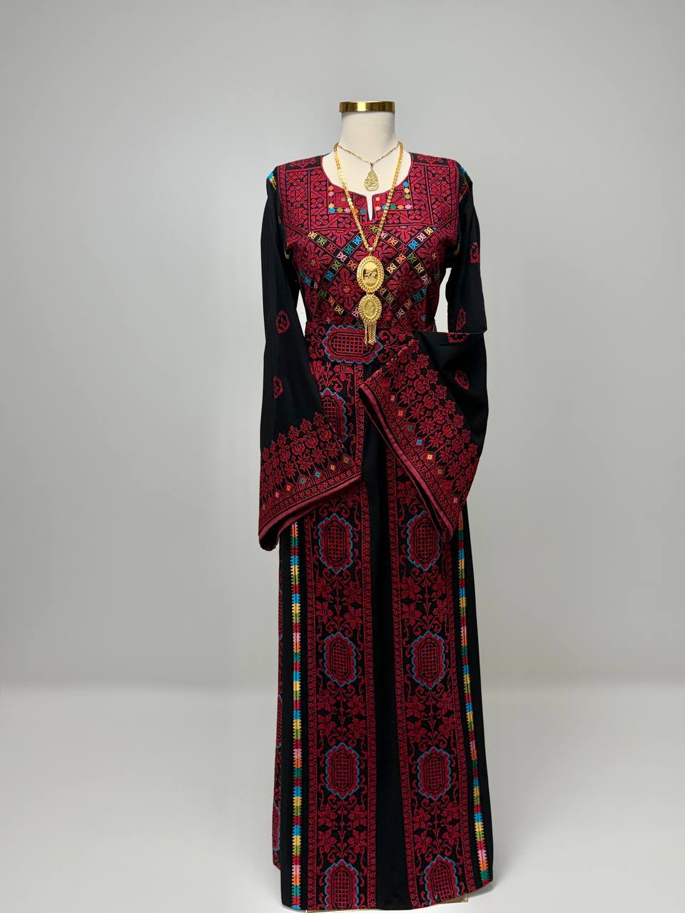Thobe Aroq Al-Onsa Heritage Dress