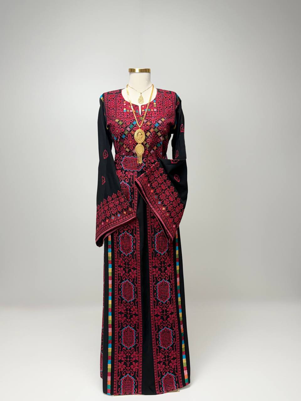 Thobe Aroq Al-Onsa Heritage Dress
