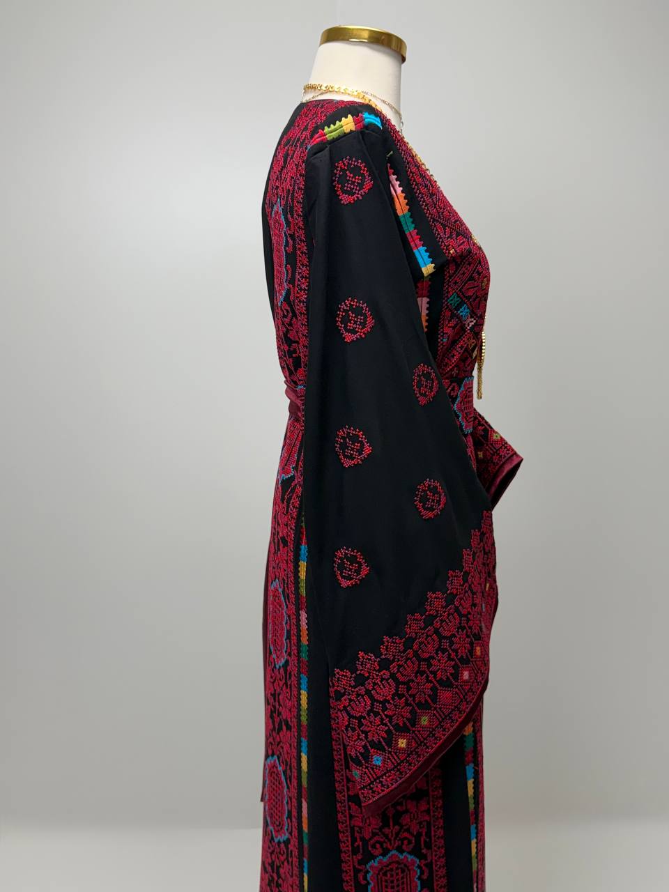 Thobe Aroq Al-Onsa Heritage Dress