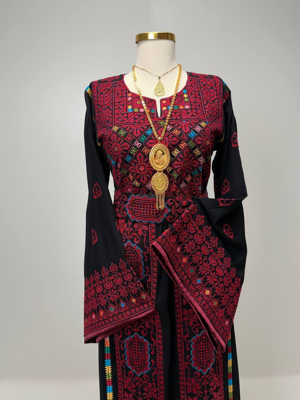 Thobe Aroq Al-Onsa Heritage Dress