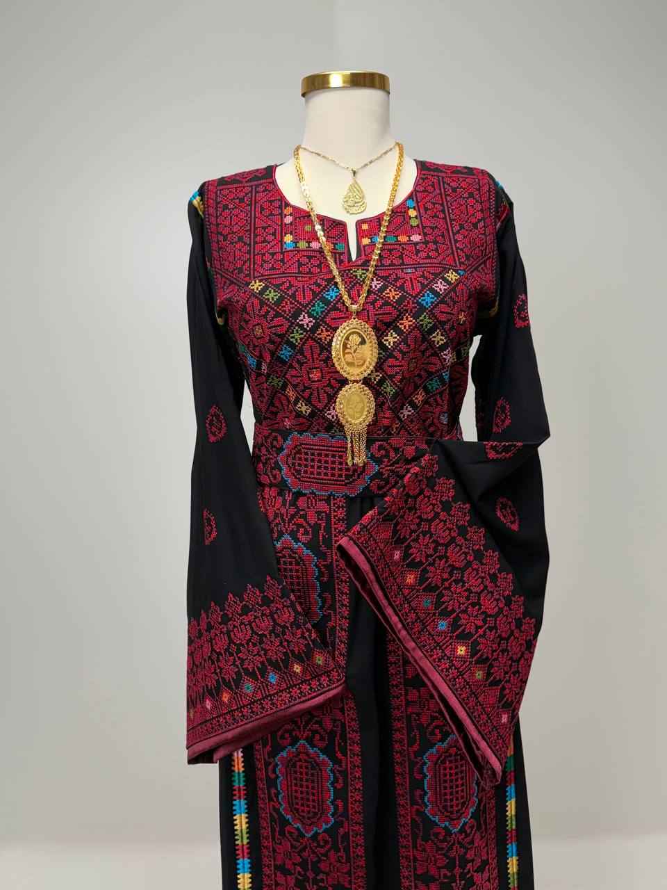 Thobe Aroq Al-Onsa Heritage Dress