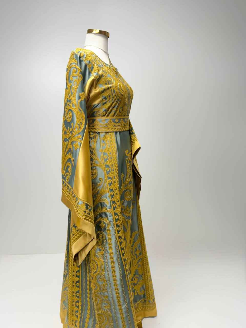 Thobe Zamrud Al-Sultan