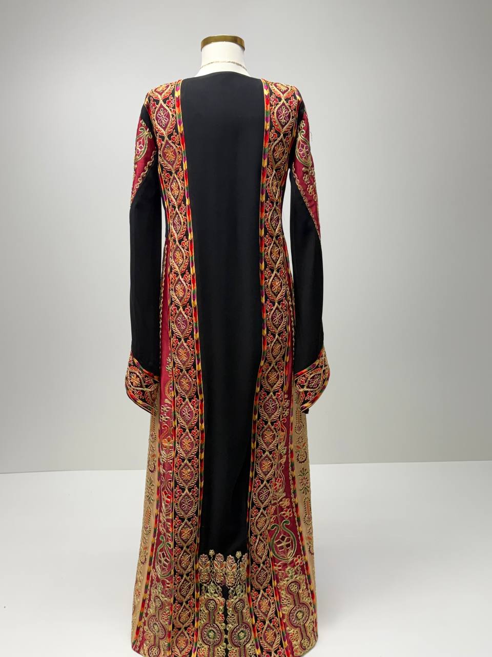 Karmel Queen Embroidered Thobe