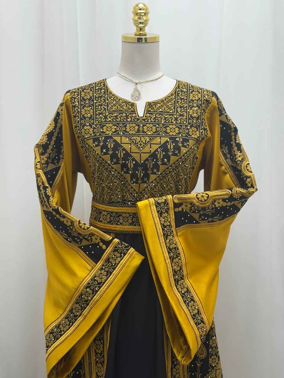 Noor Al Ard Satin Thobe