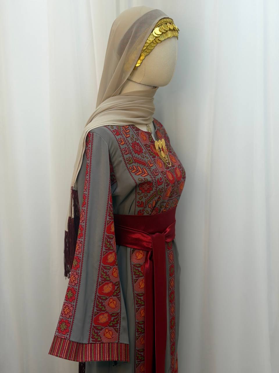 Lina Embroidered Thoub