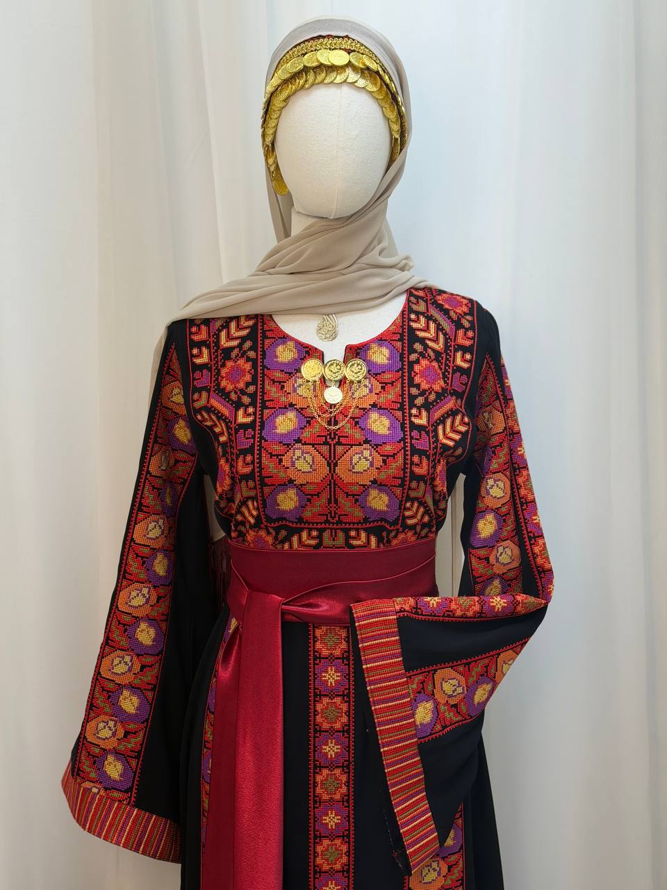 Lina Embroidered Thoub