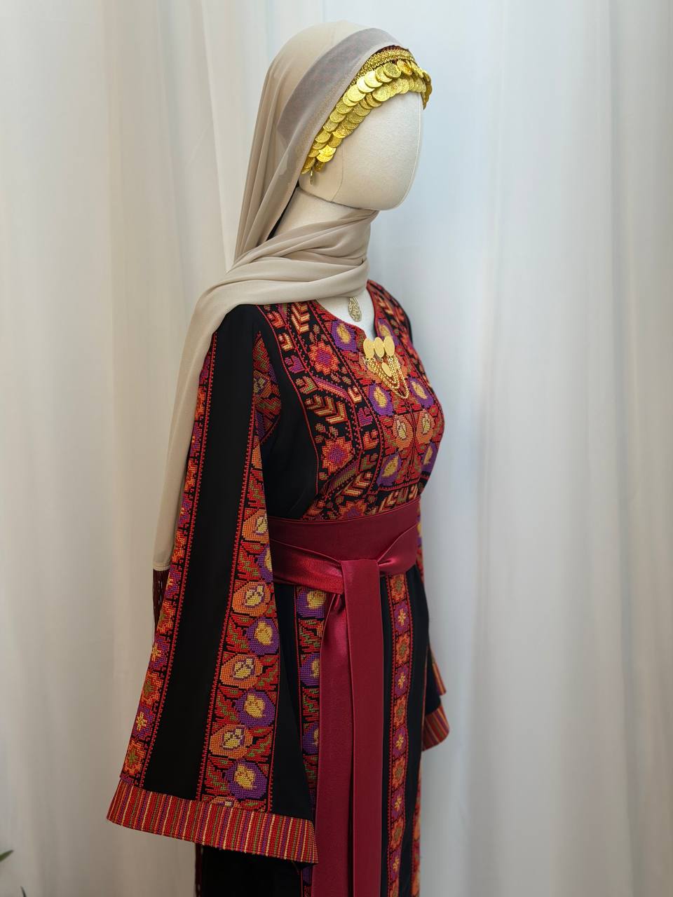 Lina Embroidered Thoub