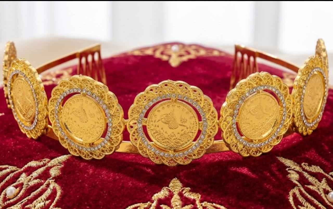 Sultana Royale Coin Crown