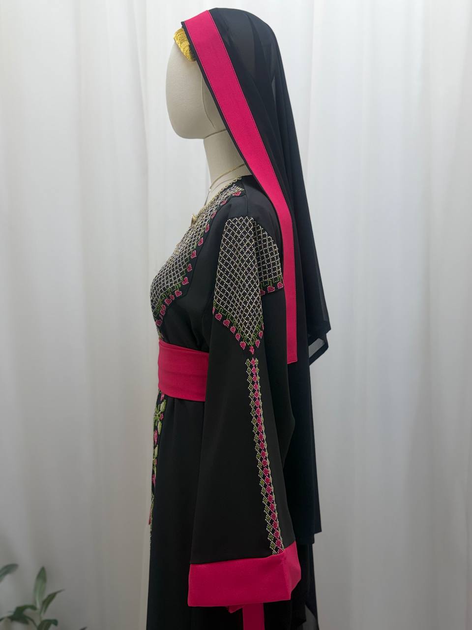 Hanouneh Heritage Thobe – Hand Embroidered