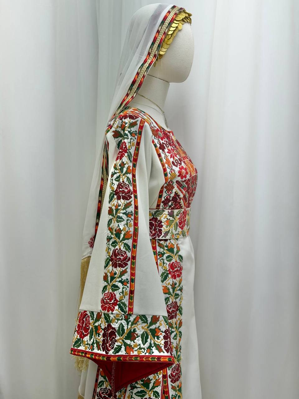 Jouri Roses Heritage Thobe