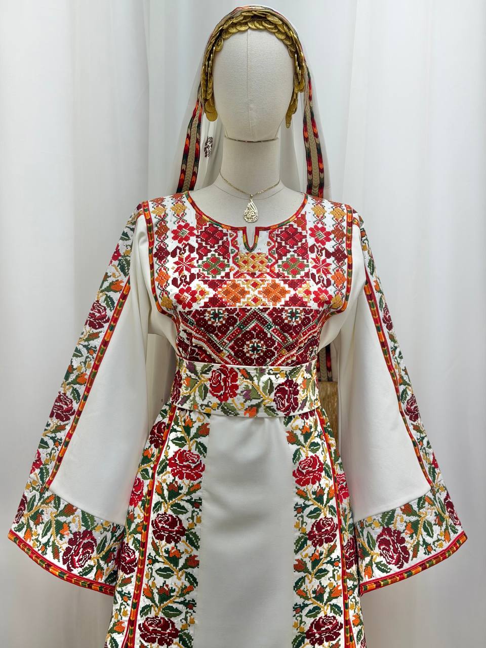 Jouri Roses Heritage Thobe