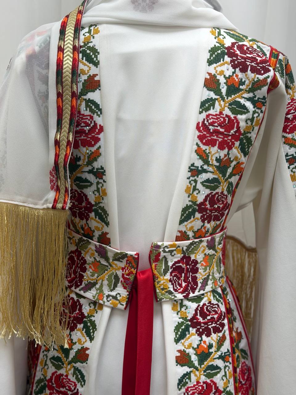 Jouri Roses Heritage Thobe