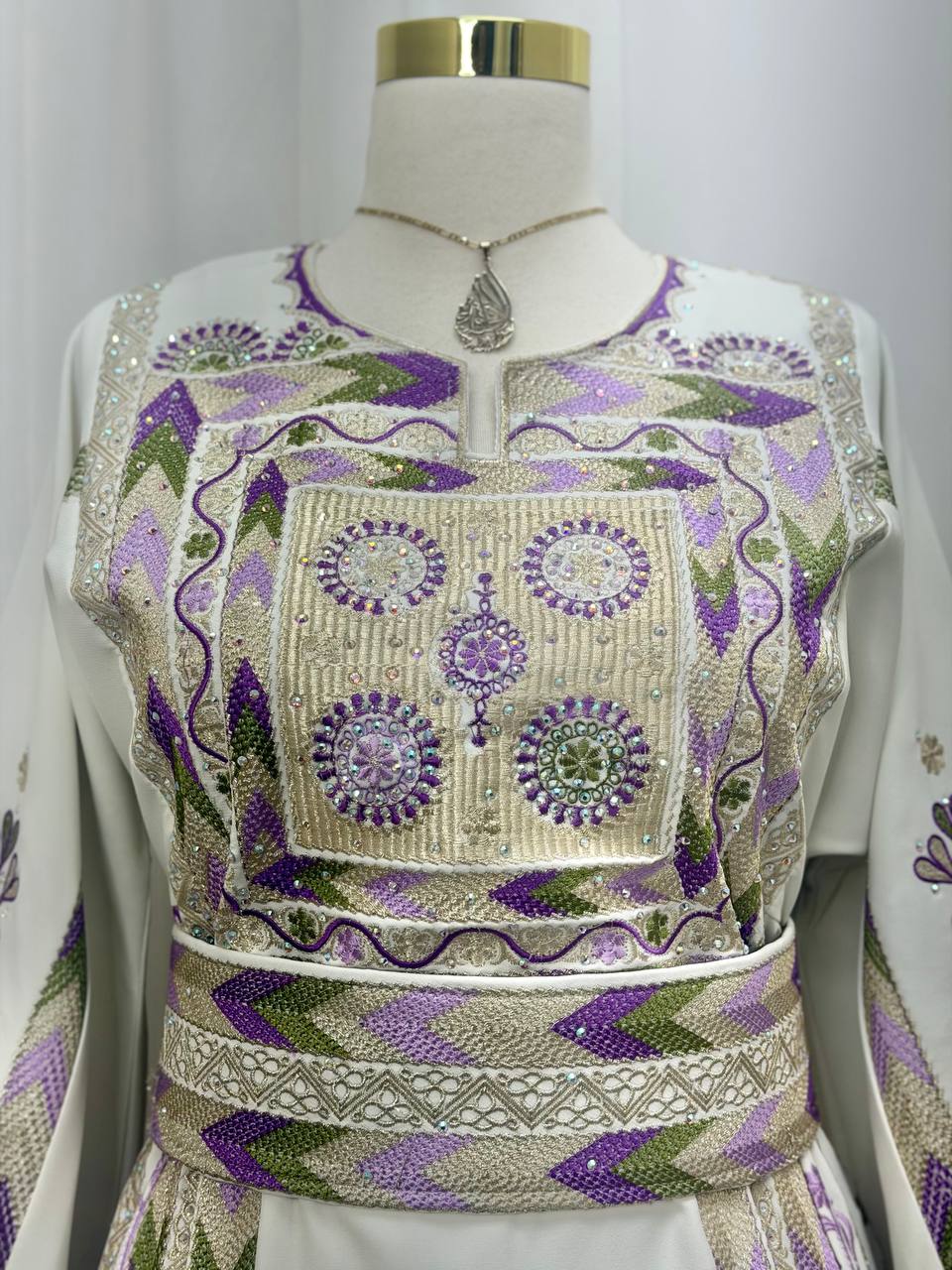 Nasmah Embroidered Thobe