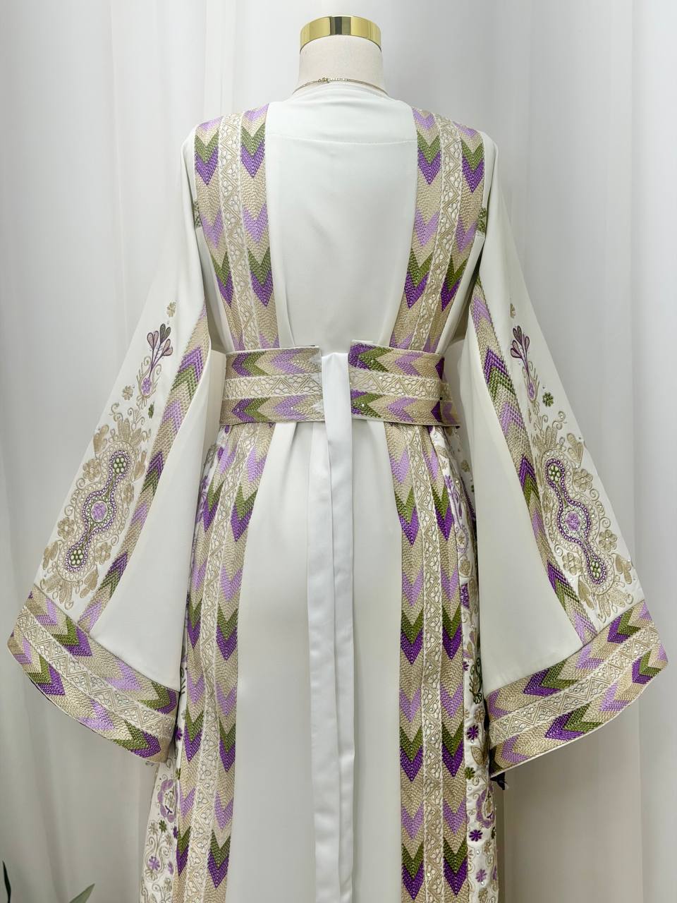 Nasmah Embroidered Thobe