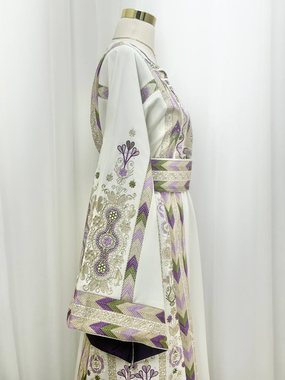 Nasmah Embroidered Thobe