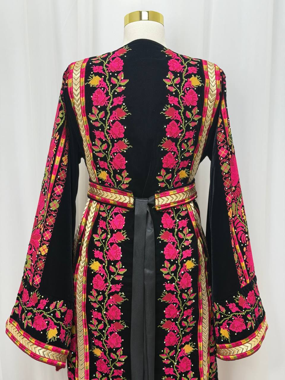 Velvet Zahra Thobe