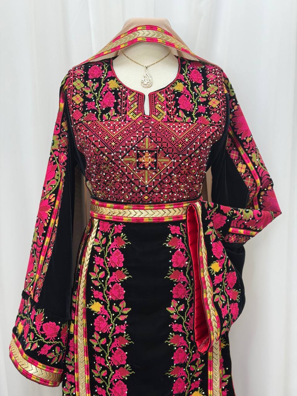 Velvet Zahra Thobe