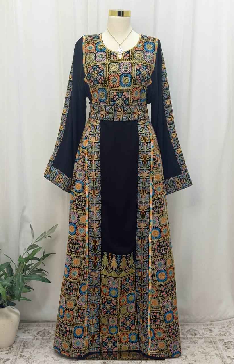 Layla Palestinian Thoub