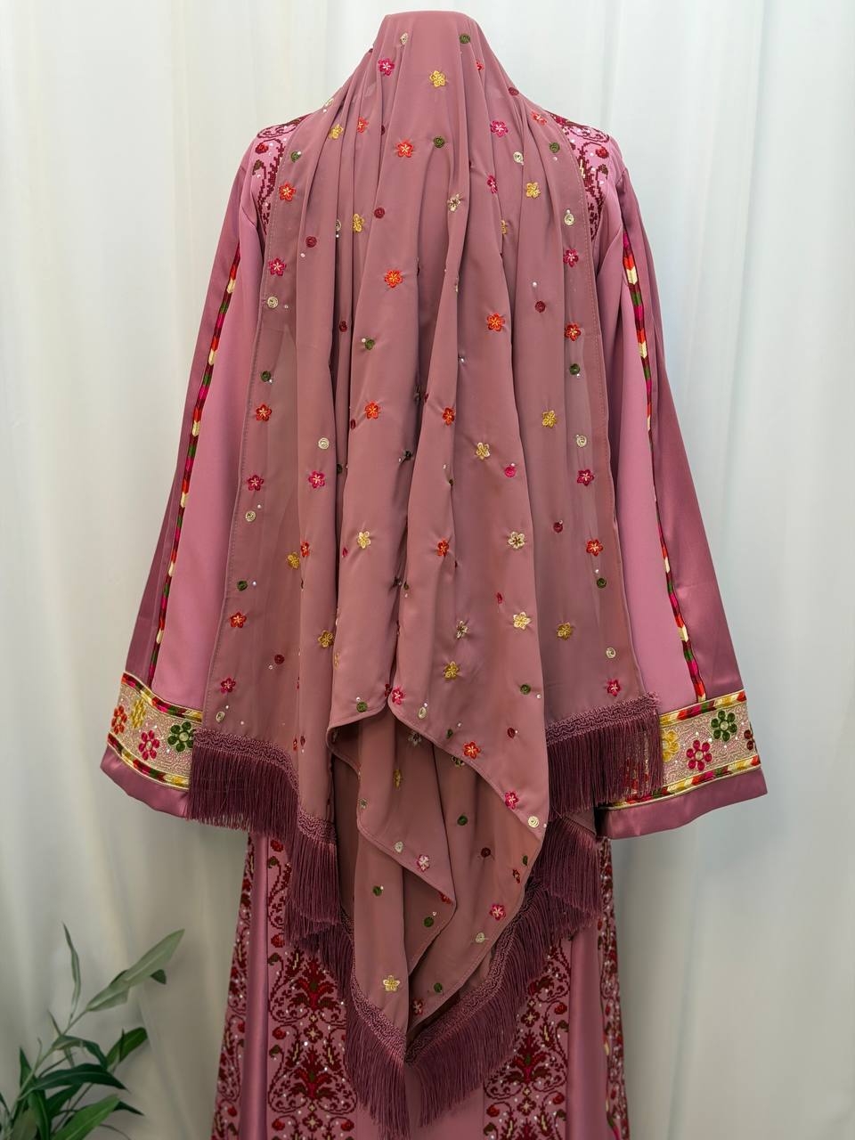 Randa Embroidered Thobe