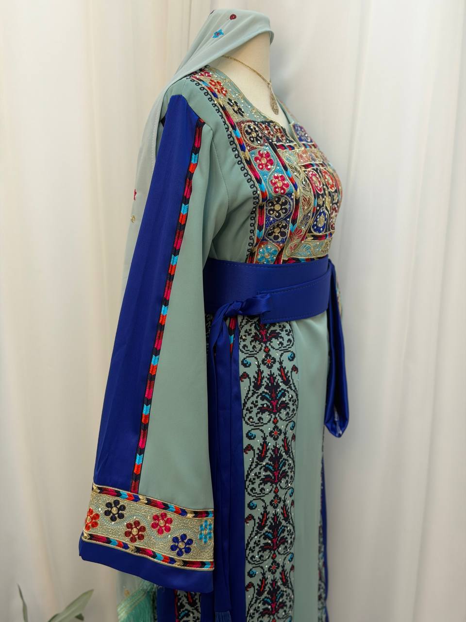 Randa Embroidered Thobe