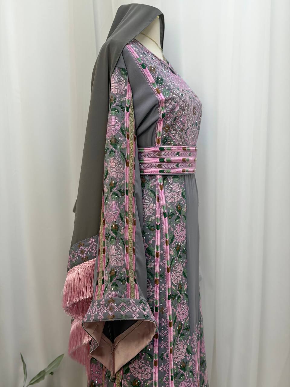 Faten Embroidered Thobe – Plus Size