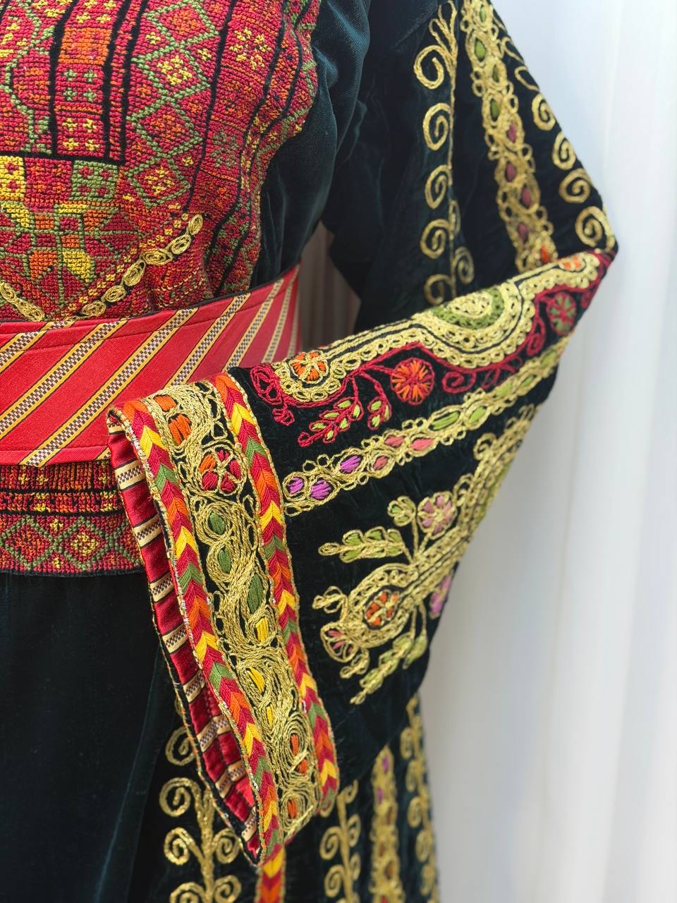 Areej Hand-Embroidered Velvet Thoub