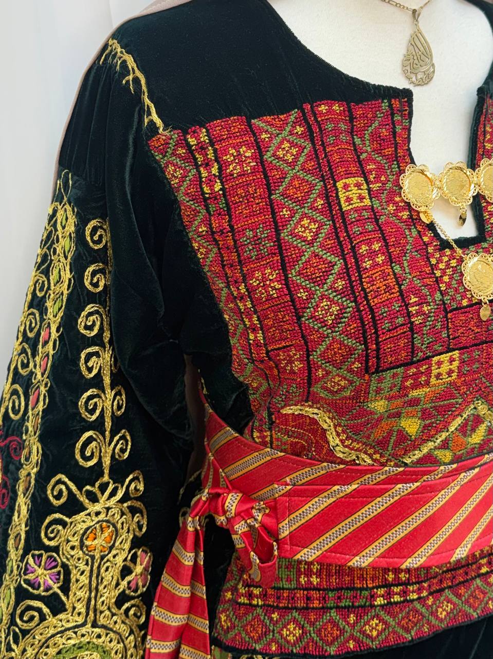 Areej Hand-Embroidered Velvet Thoub