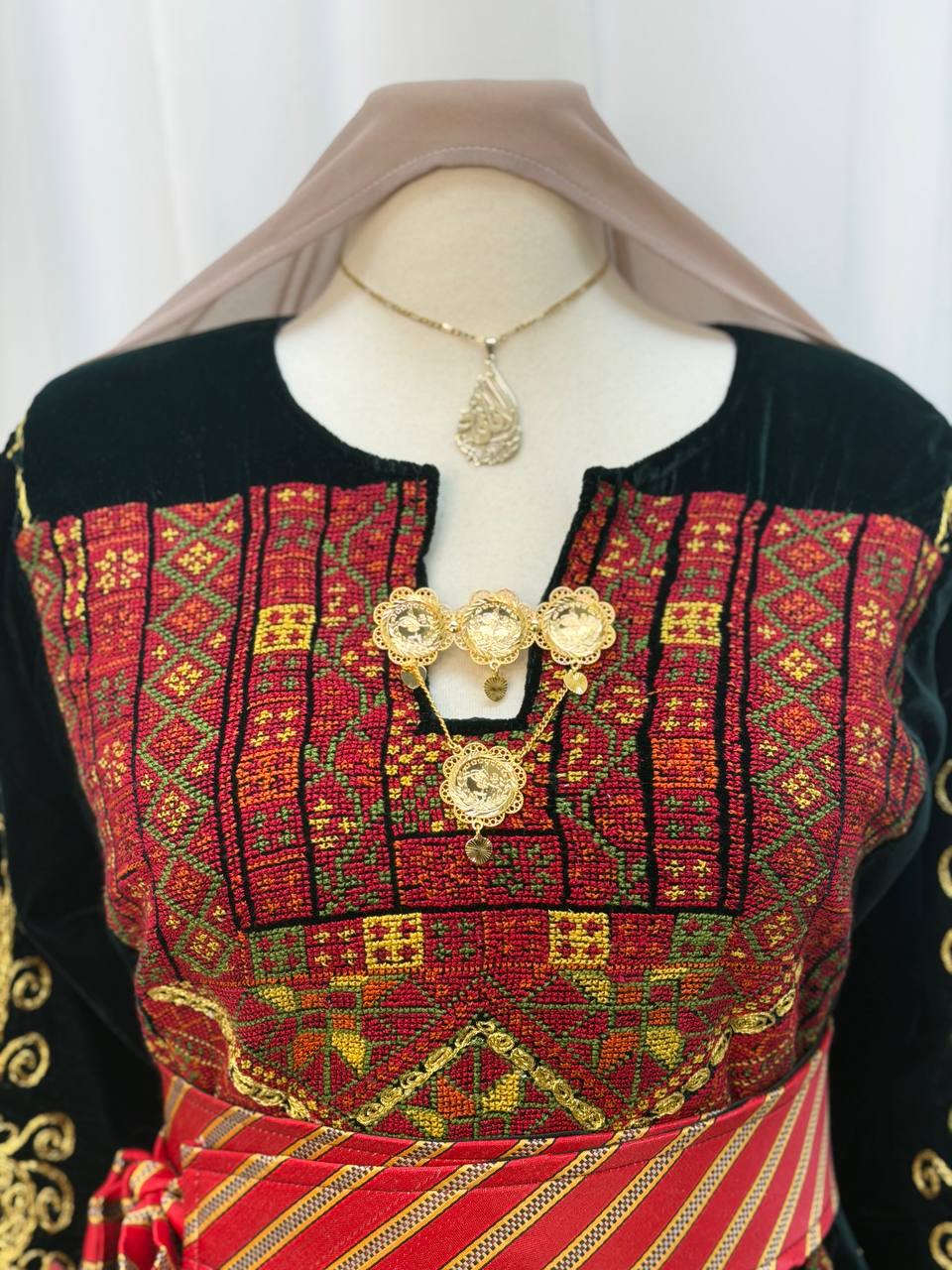 Areej Hand-Embroidered Velvet Thoub