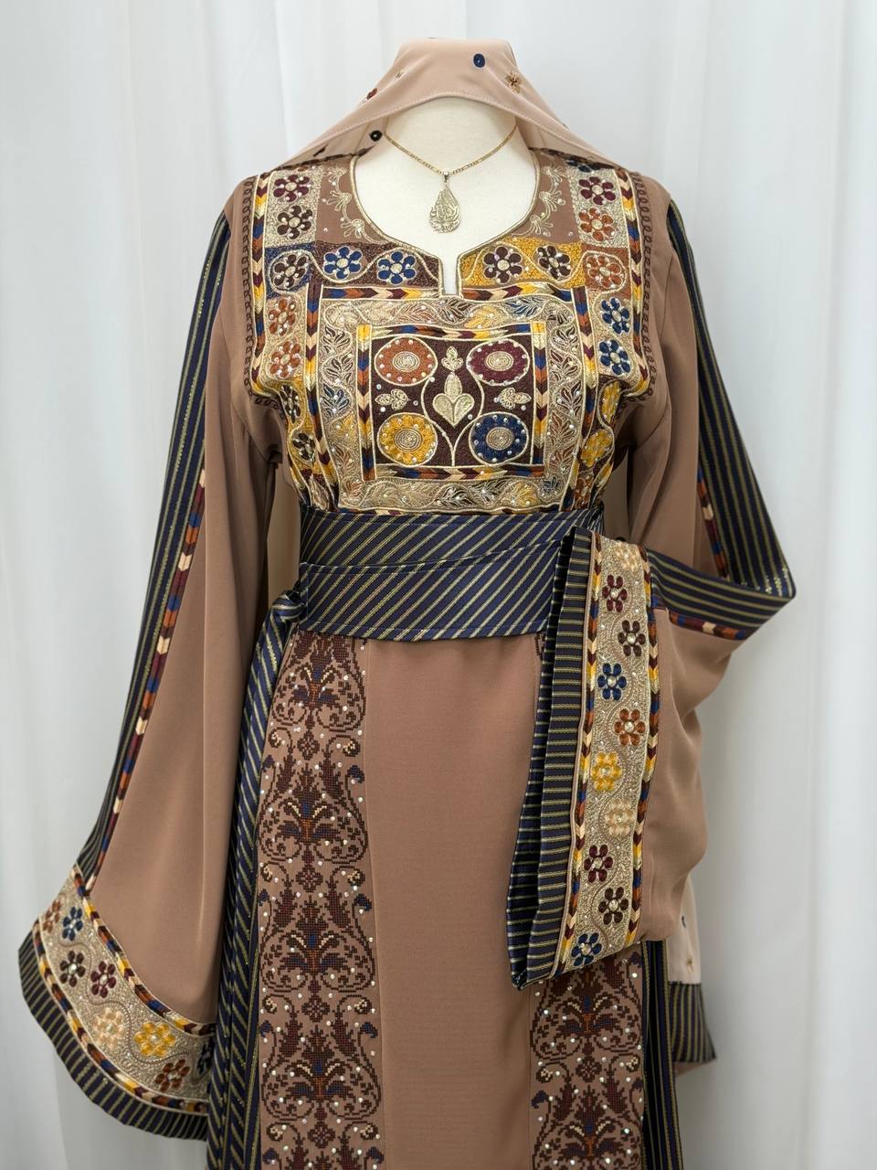 Shireen Embroidered Thoub