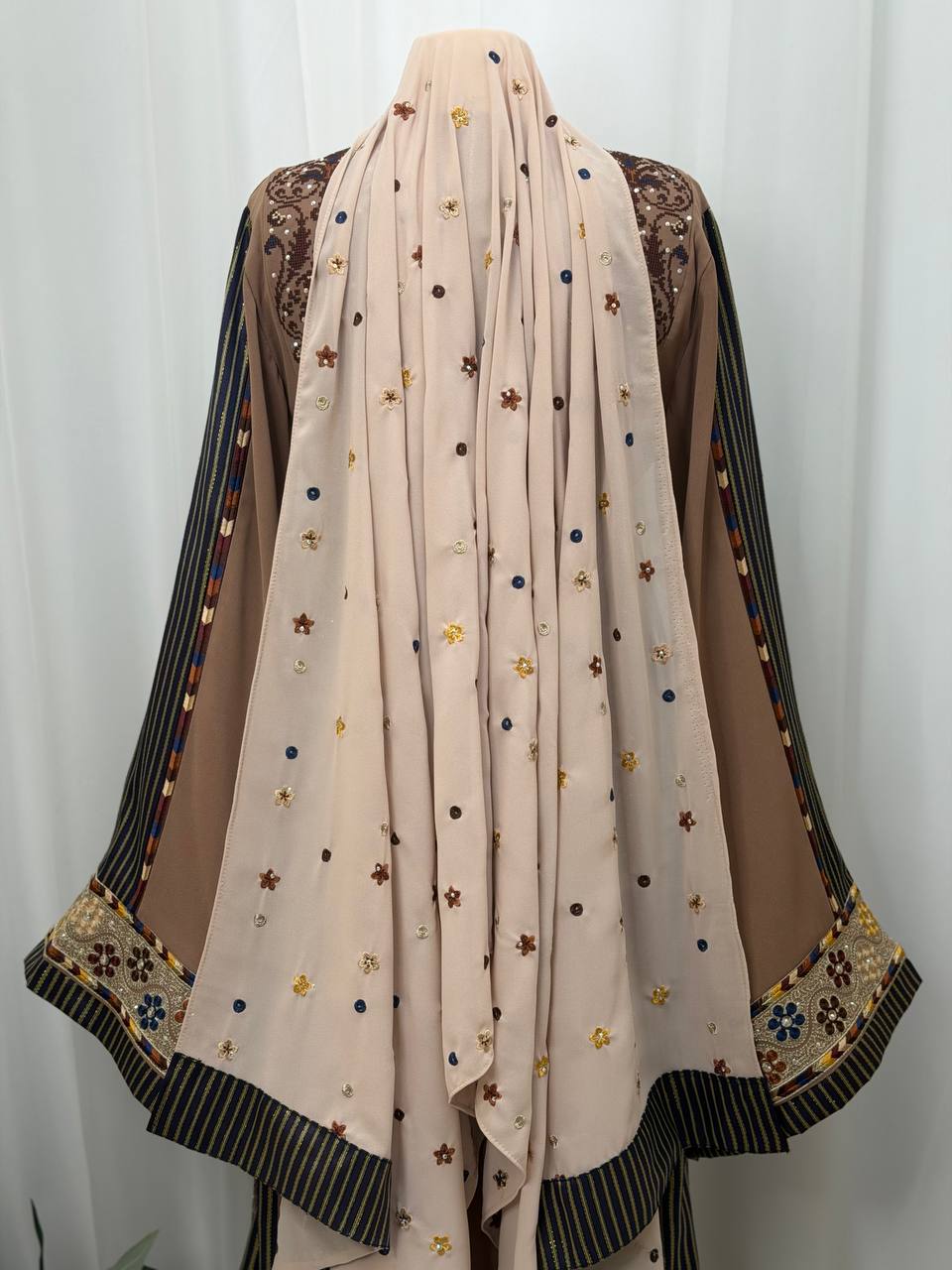Shireen Embroidered Thoub