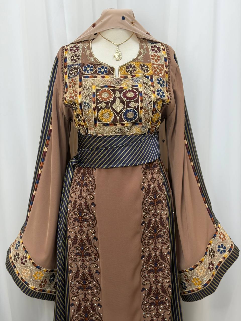 Shireen Embroidered Thoub