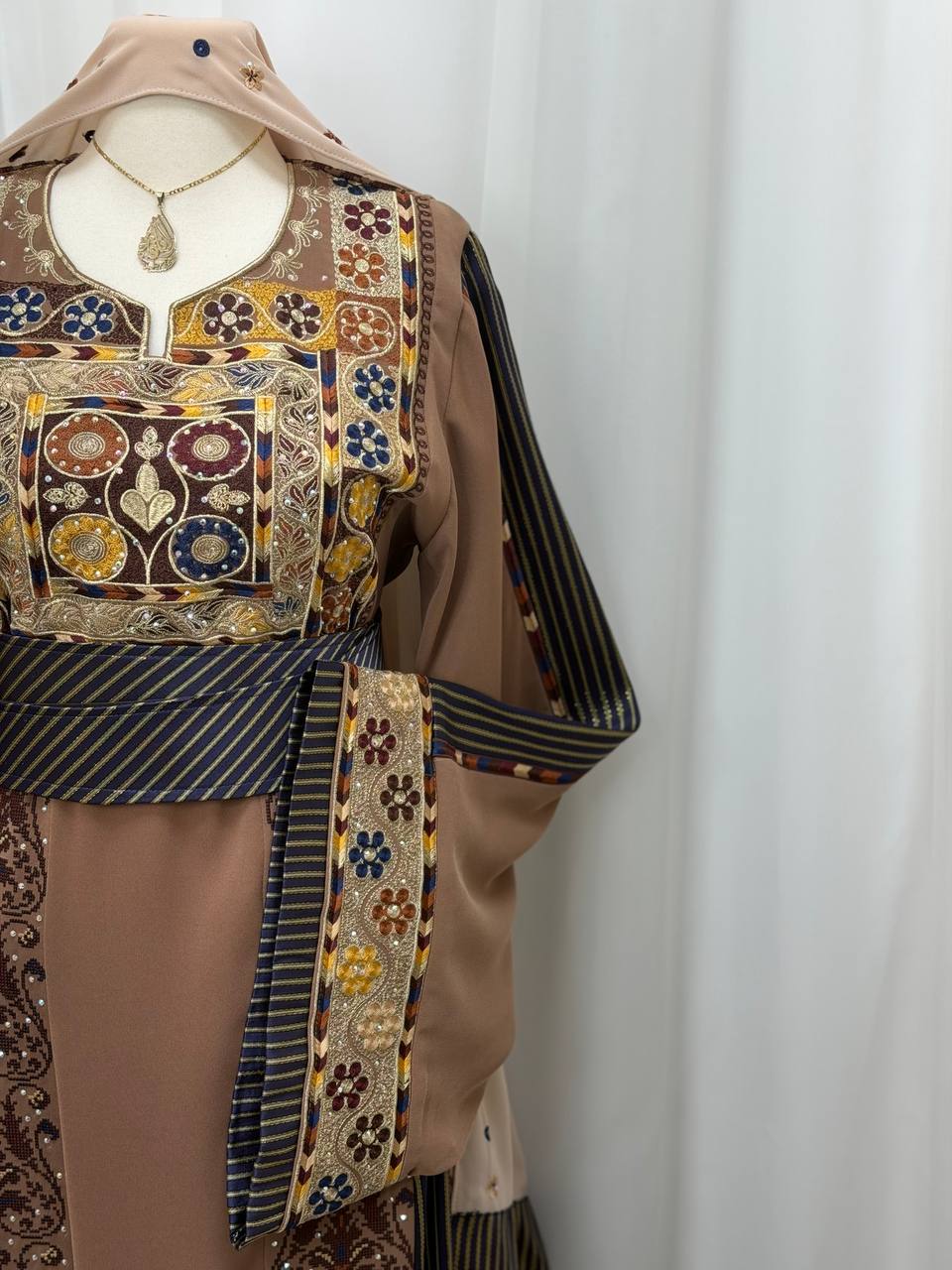 Shireen Embroidered Thoub