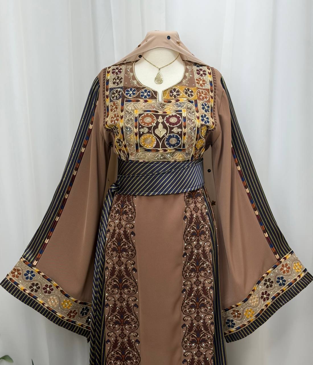 Shireen Embroidered Thoub
