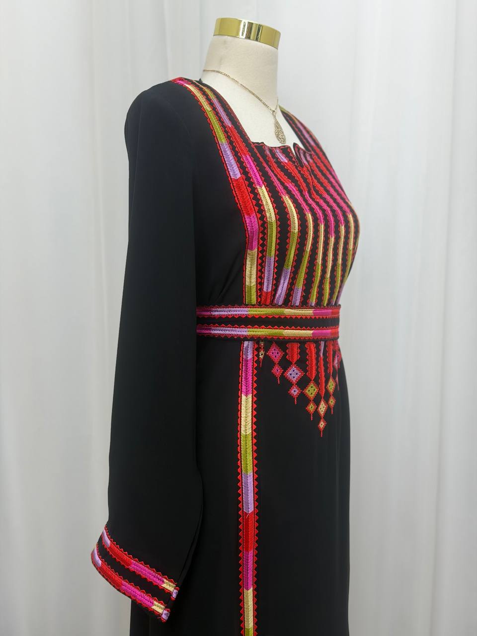 Suad – Simple Embroidered Palestinian Thoub