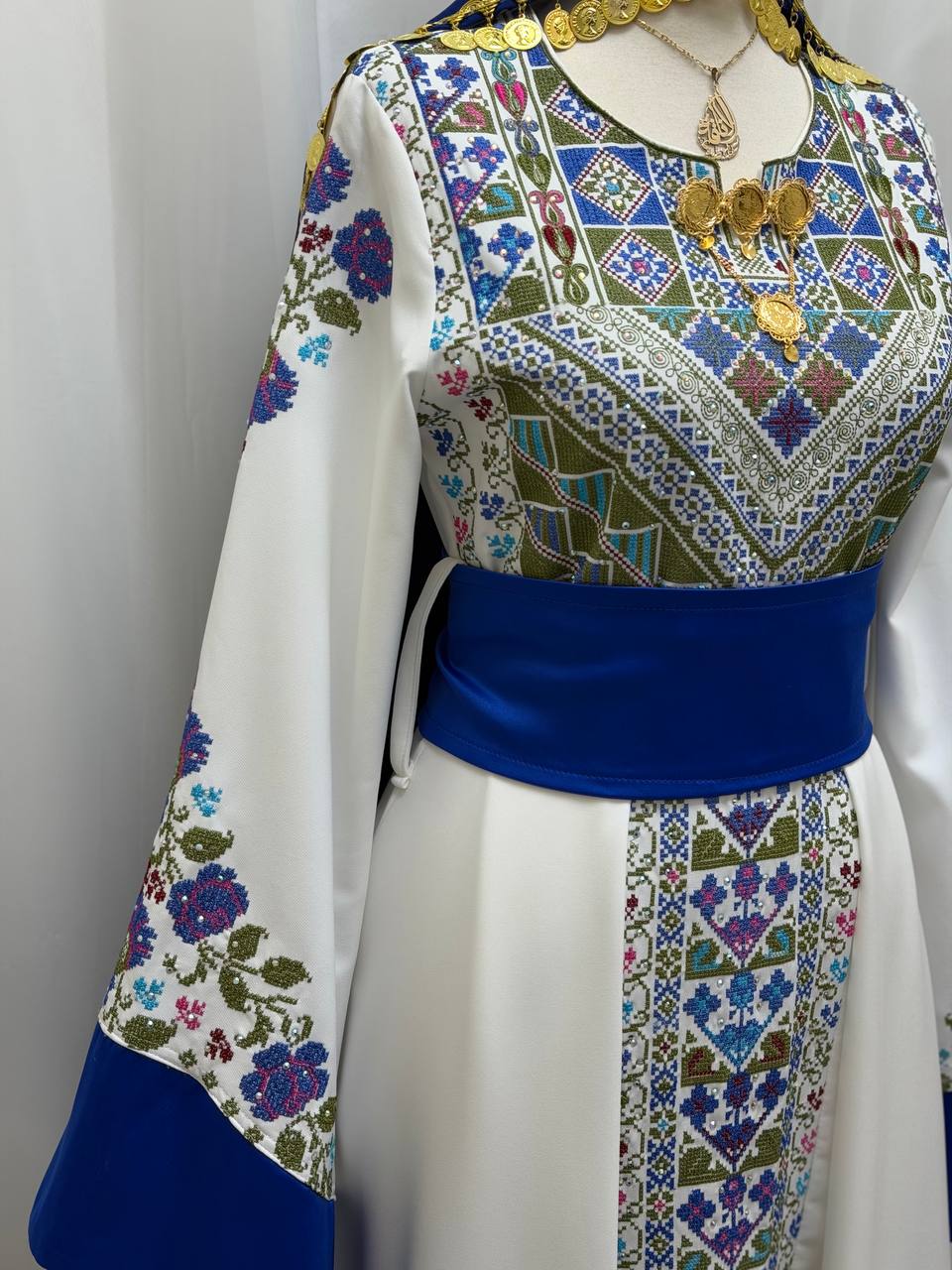 Yasmeen Embroidered Thobe