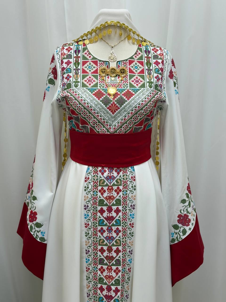 Yasmeen Embroidered Thobe