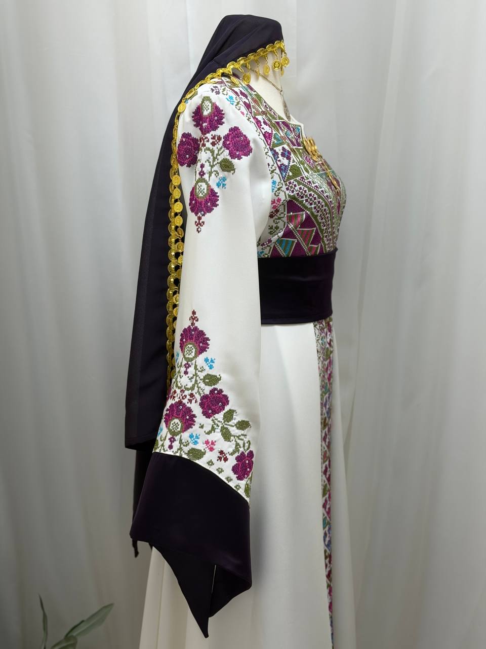 Yasmeen Embroidered Thobe
