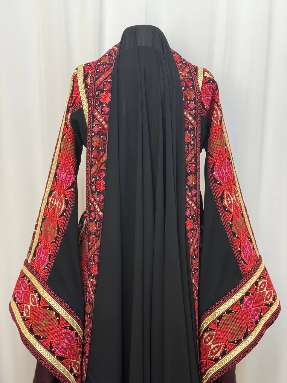 Nesreen Embroidered Thobe