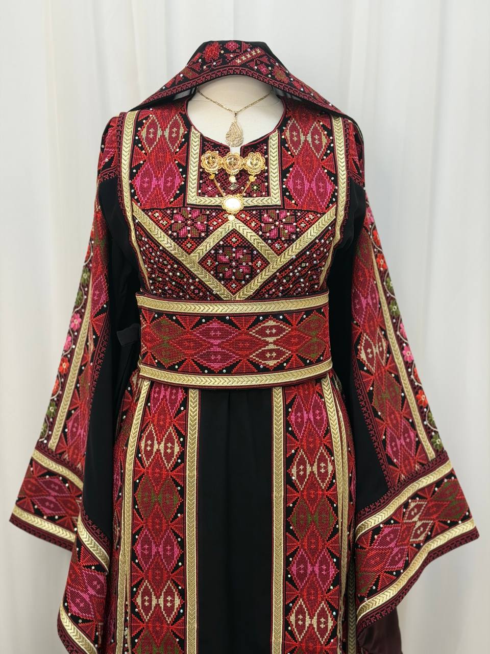 Nesreen Embroidered Thobe