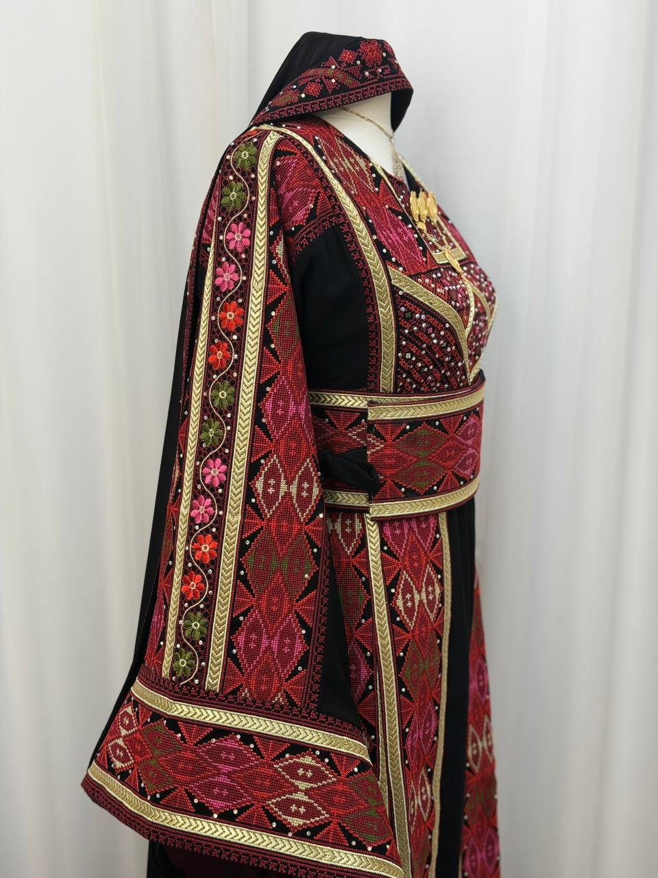 Nesreen Embroidered Thobe