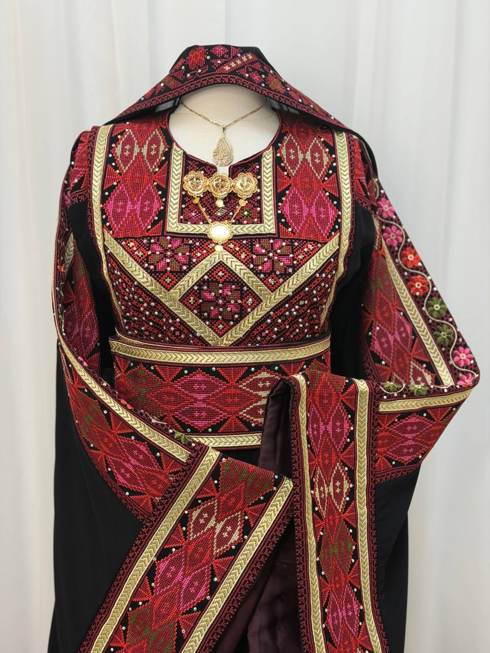 Nesreen Embroidered Thobe