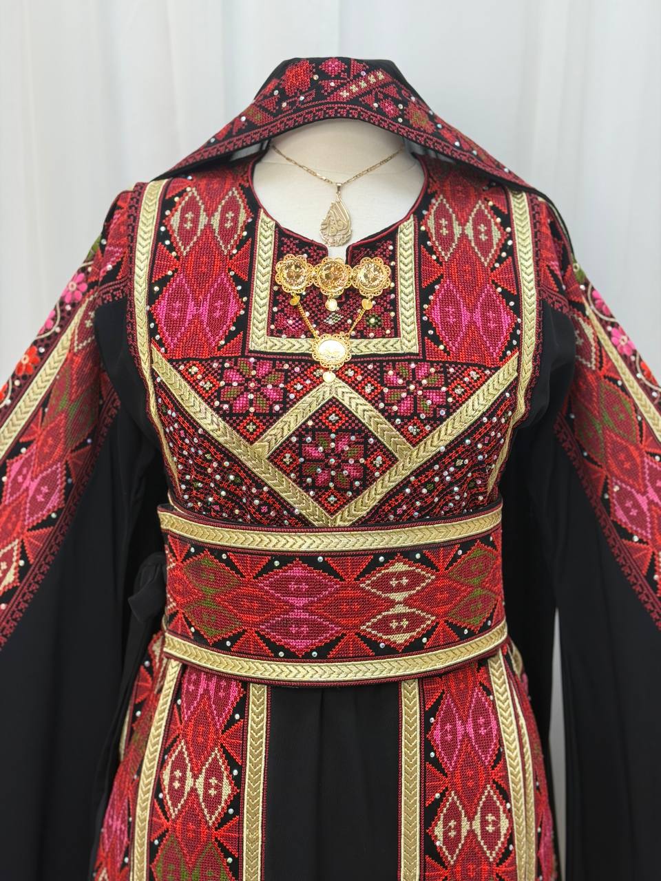 Nesreen Embroidered Thobe