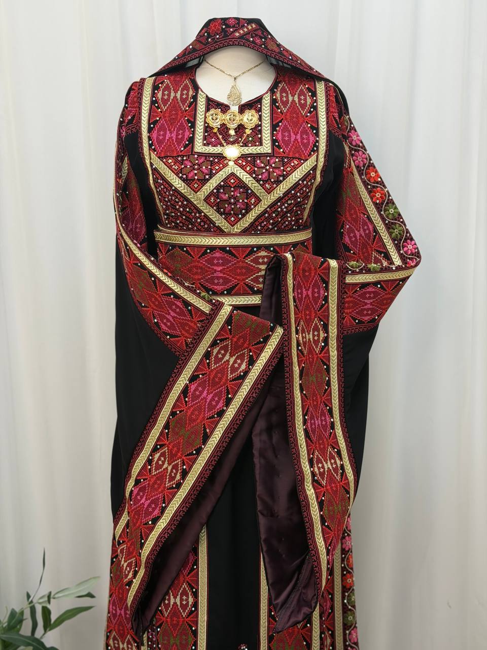 Nesreen Embroidered Thobe