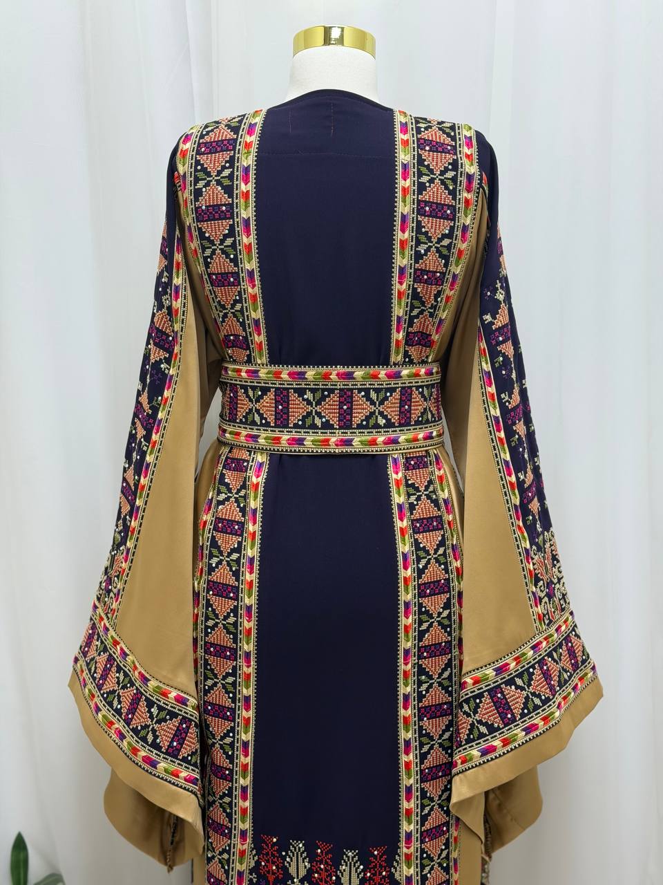 Elegant Palestinian Embroidered Thobe – Plus Size