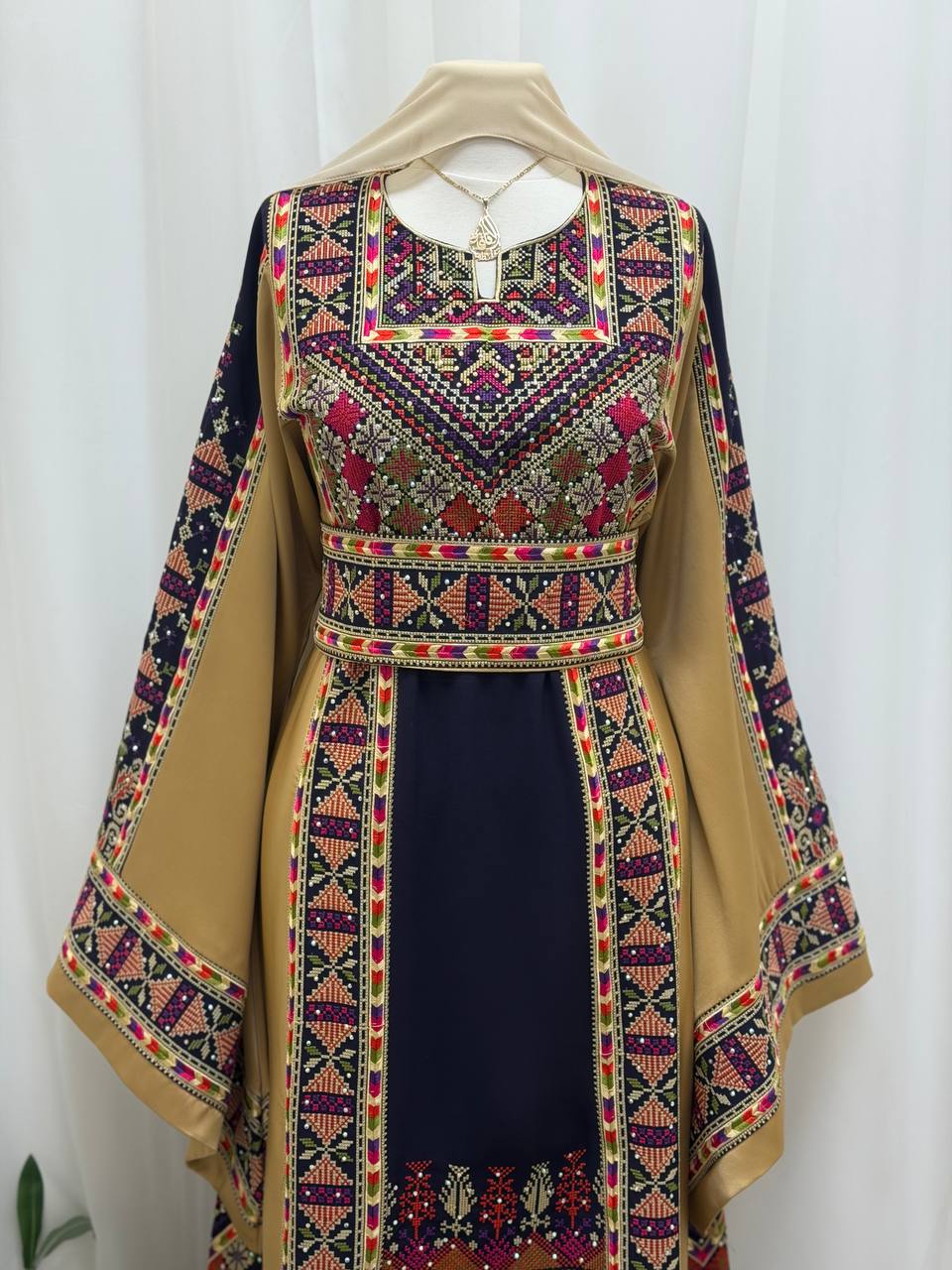 Elegant Palestinian Embroidered Thobe – Plus Size
