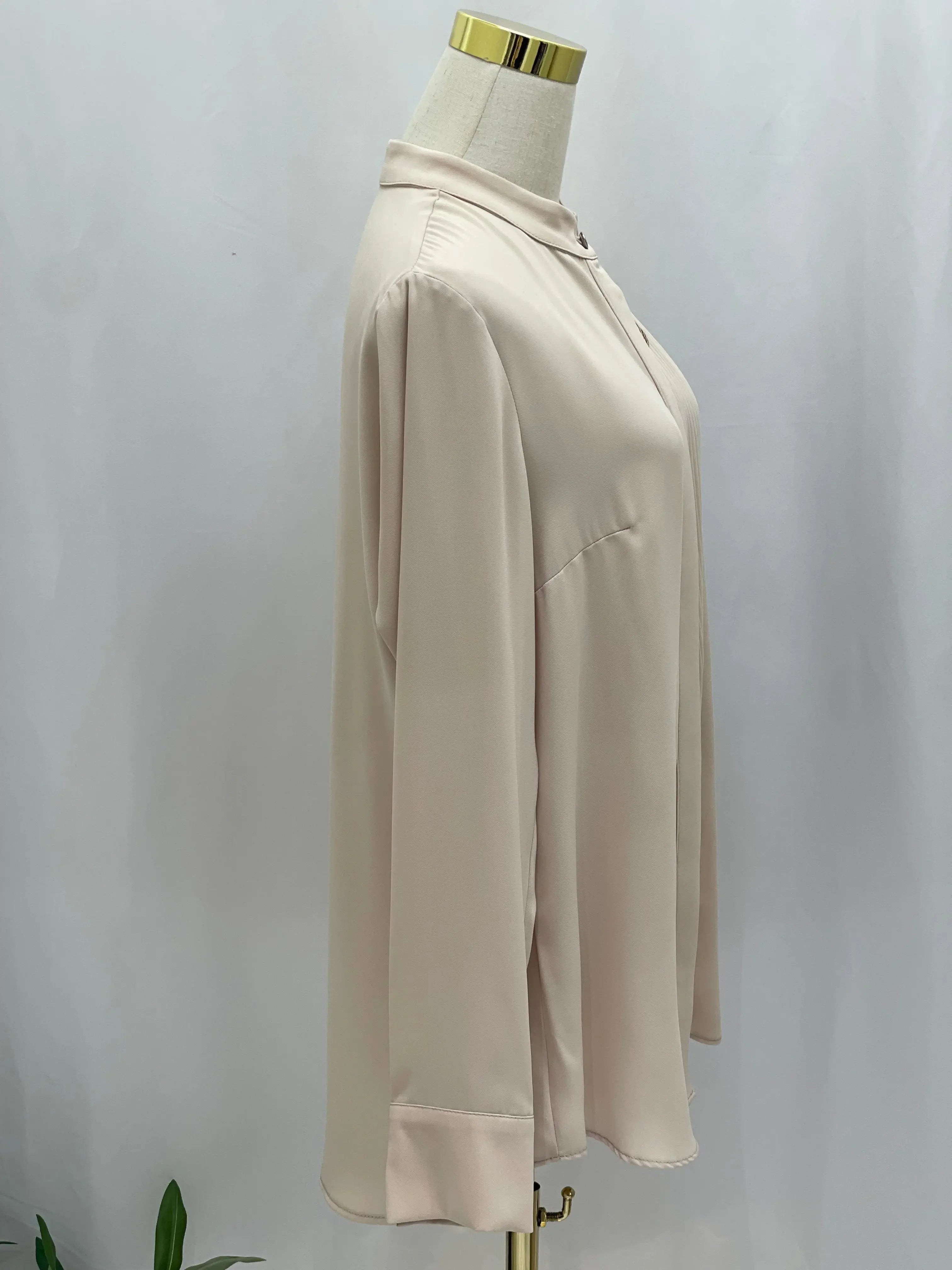 Timeless Elegance: The Expertly Designed Pleated Blouse Palestinian Elegance