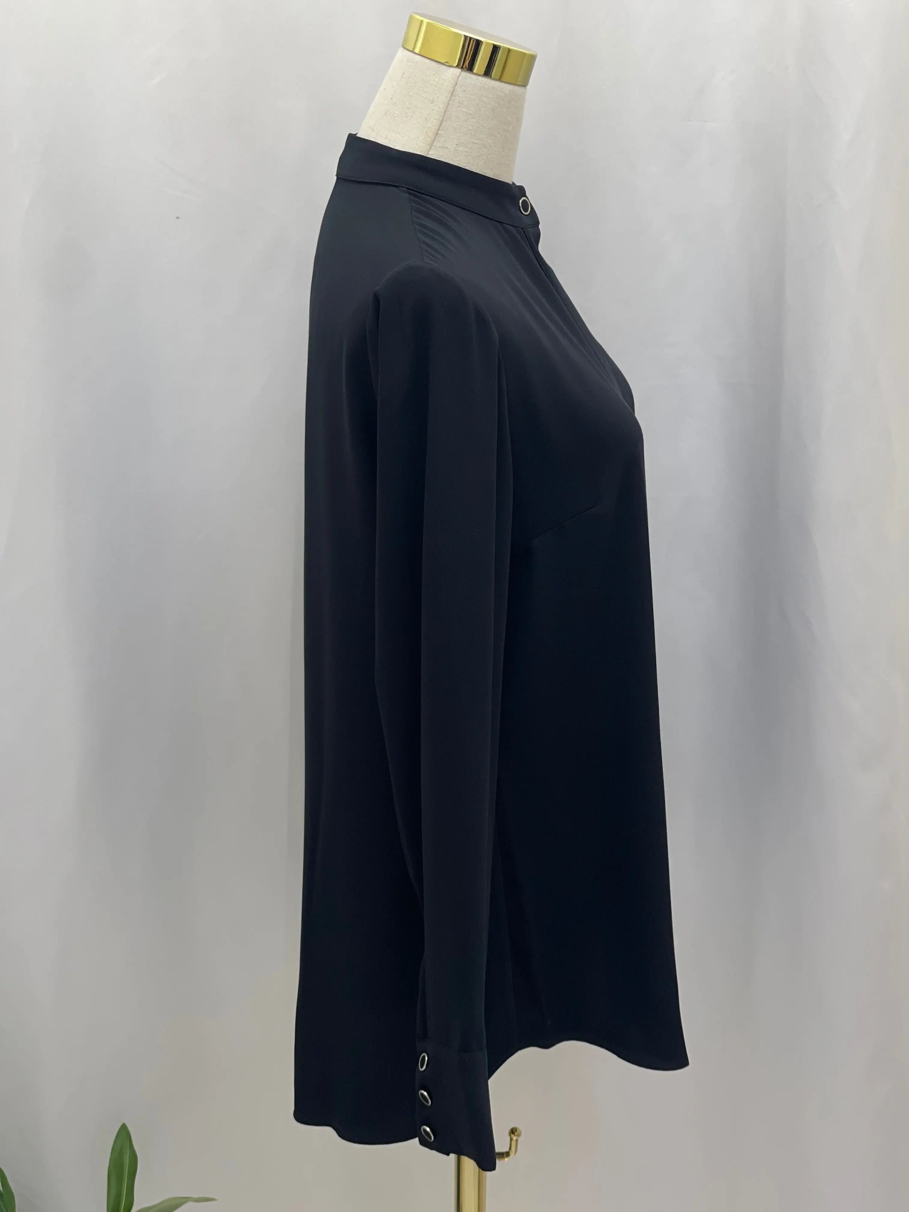 Timeless Elegance: The Expertly Designed Pleated Blouse Palestinian Elegance