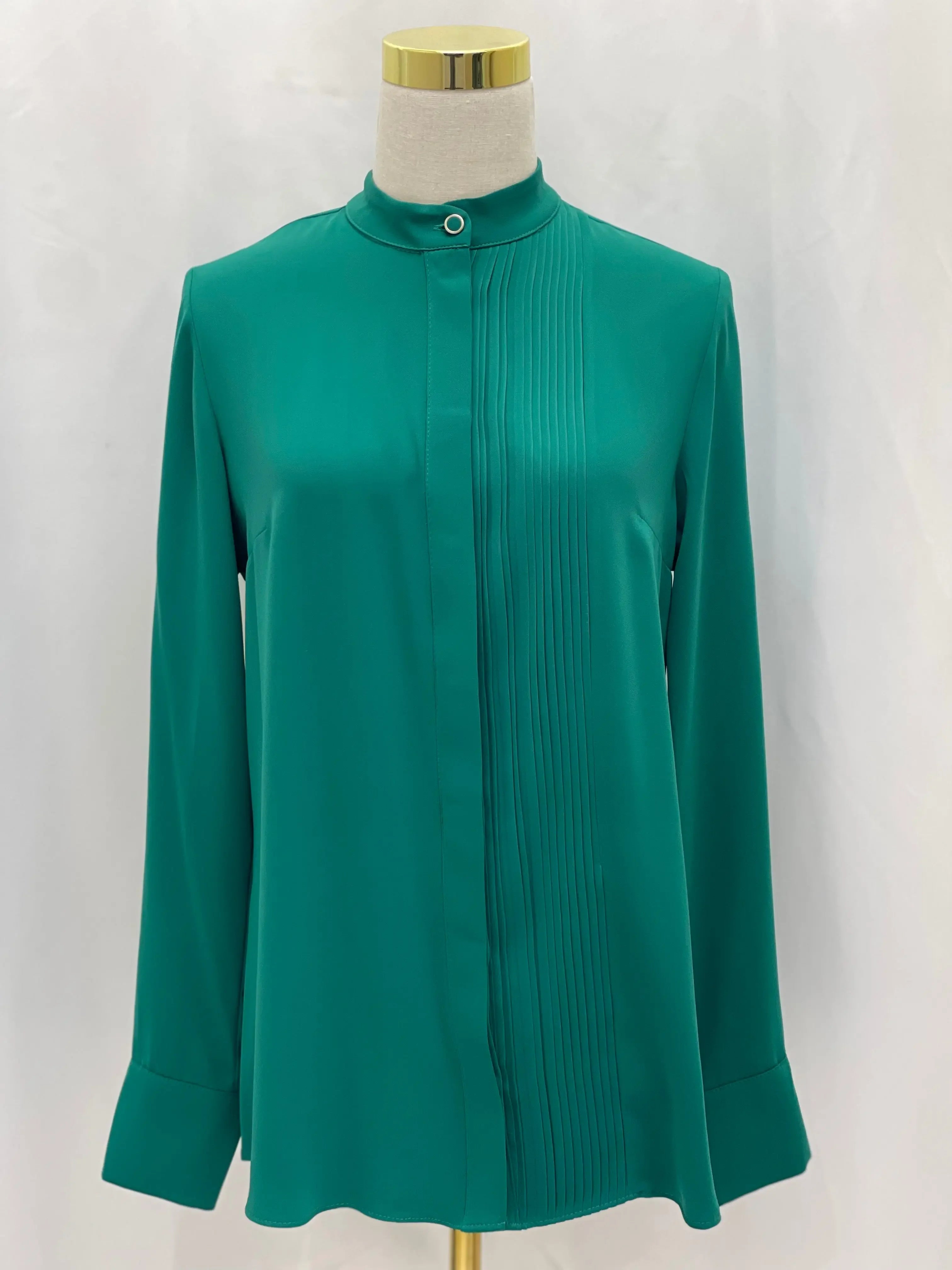 Timeless Elegance: The Expertly Designed Pleated Blouse Palestinian Elegance
